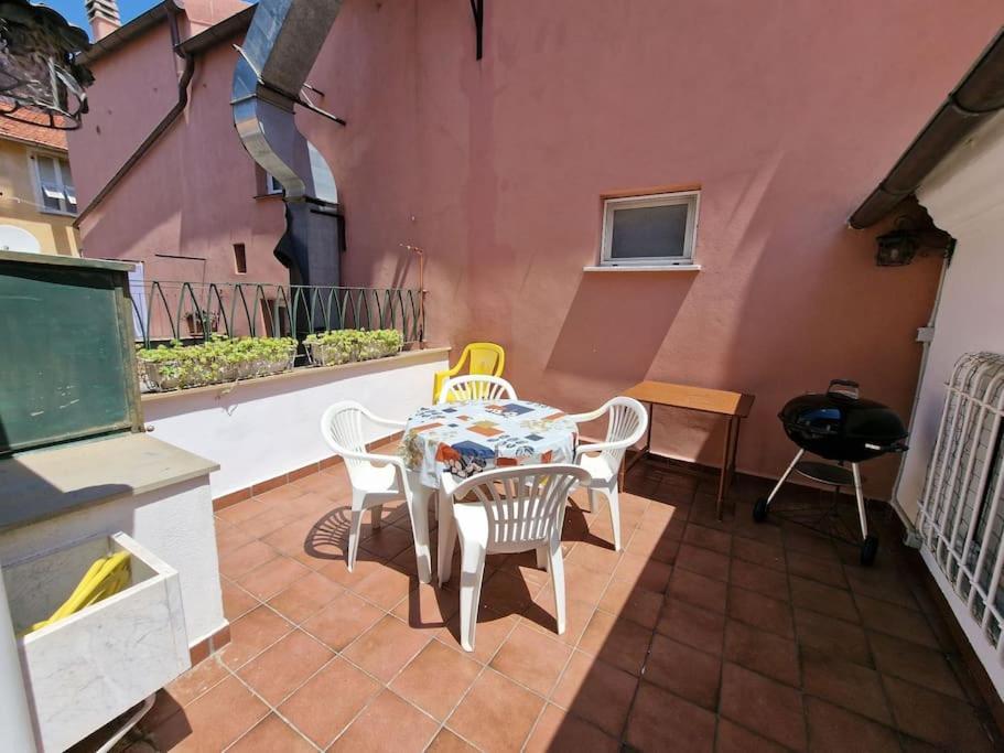 Silver Sands Finale Ligure - Traditional Apartment - 4 Beds & Terrace By The Beach Kültér fotó