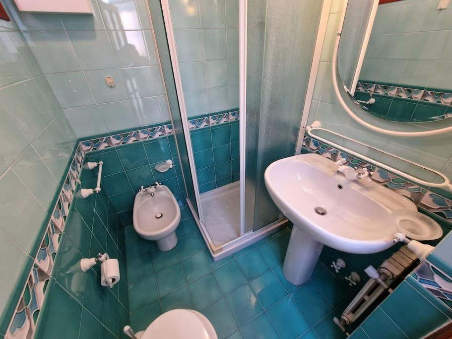 Silver Sands Finale Ligure - Traditional Apartment - 4 Beds & Terrace By The Beach Kültér fotó