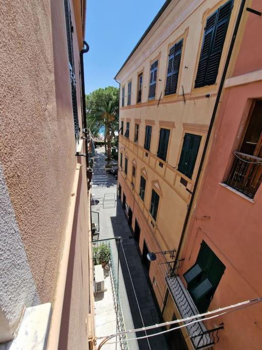 Silver Sands Finale Ligure - Traditional Apartment - 4 Beds & Terrace By The Beach Kültér fotó